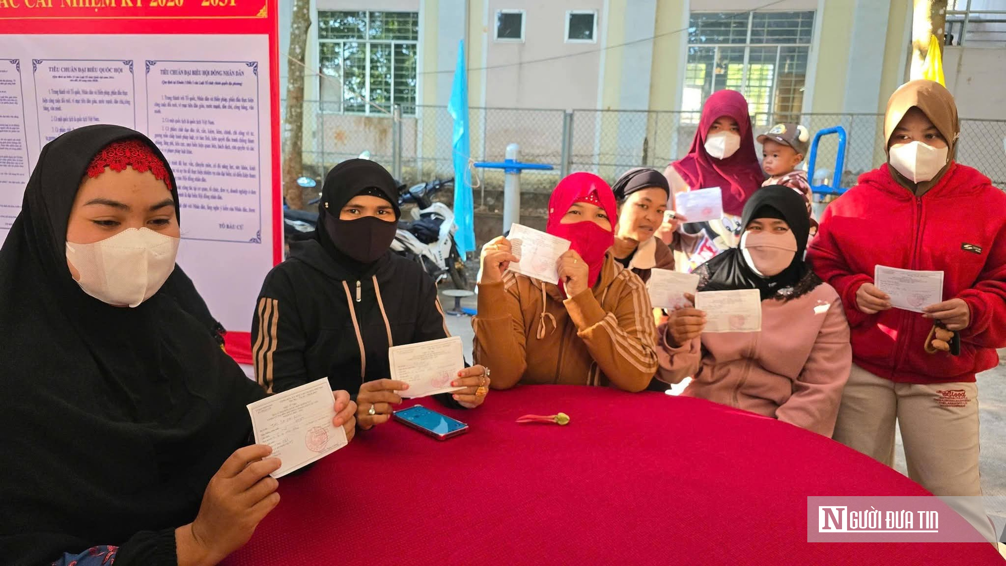 Những &ldquo;cử tri đặc biệt&rdquo; vẫn vững bước đến điểm bỏ phiếu ở Đồng Nai- Ảnh 14.