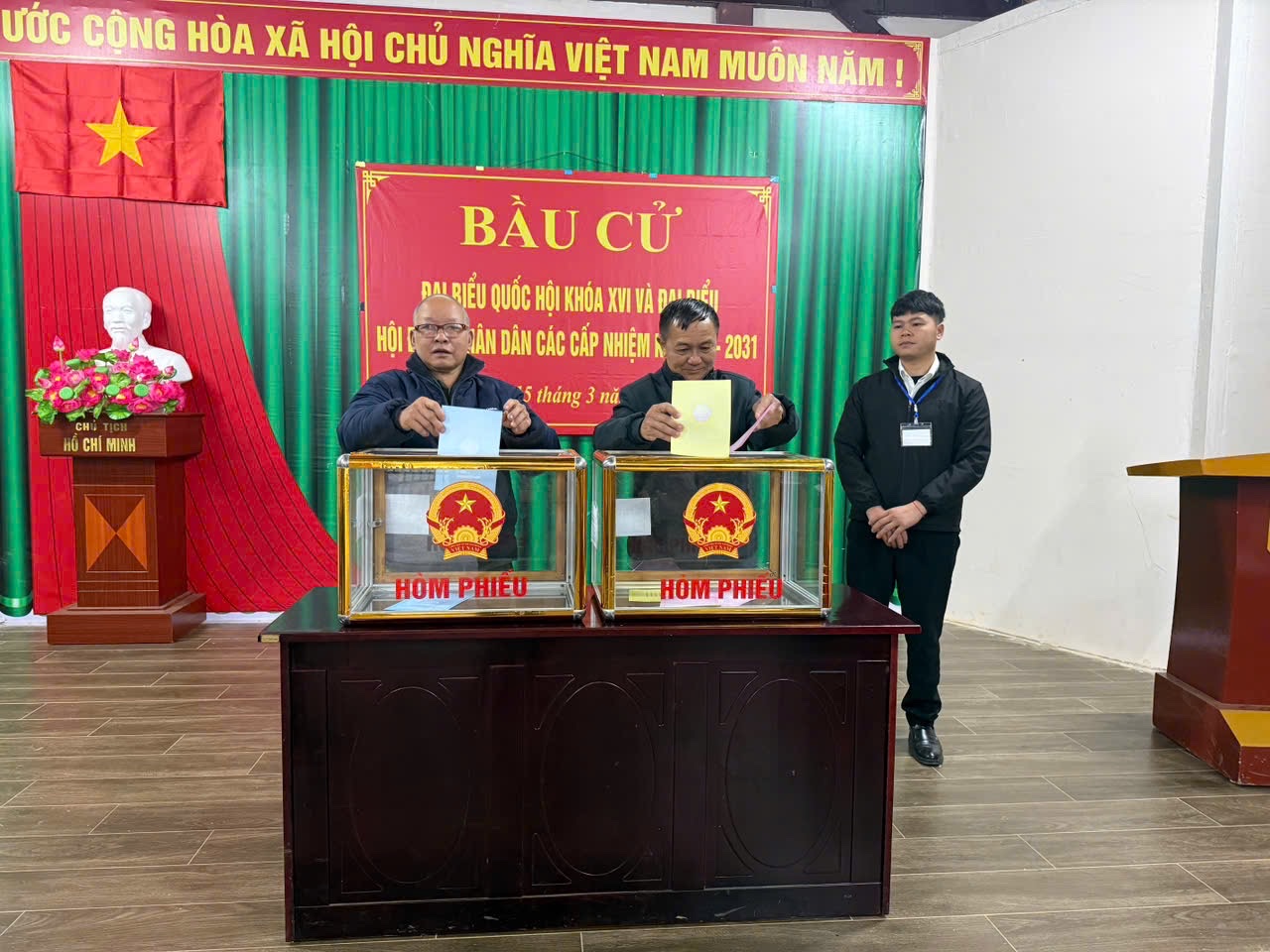 Cử tri Làng Nủ đi bầu cử với niềm tin mới - Ảnh 2.