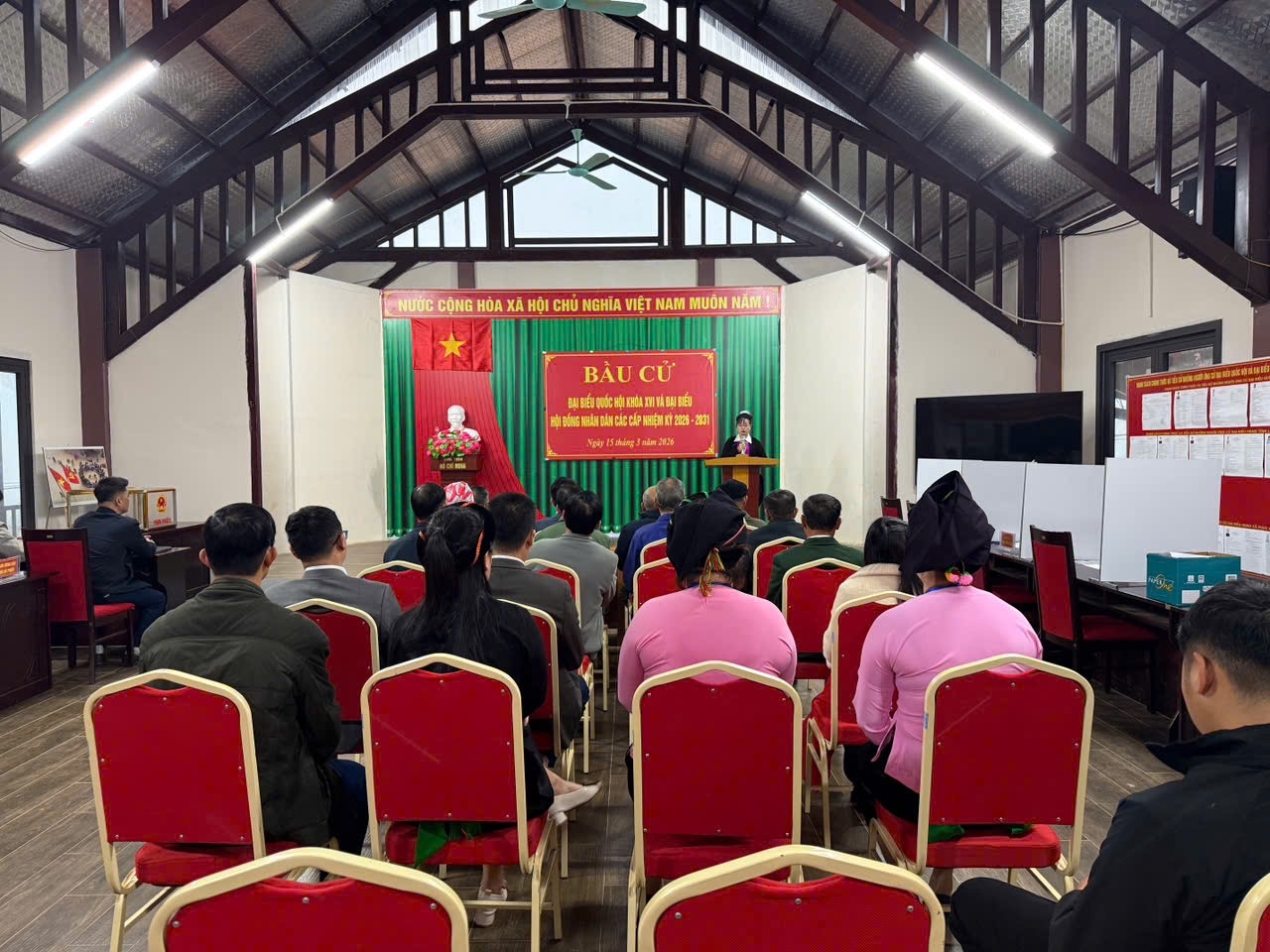 Cử tri Làng Nủ đi bầu cử với niềm tin mới - Ảnh 1.