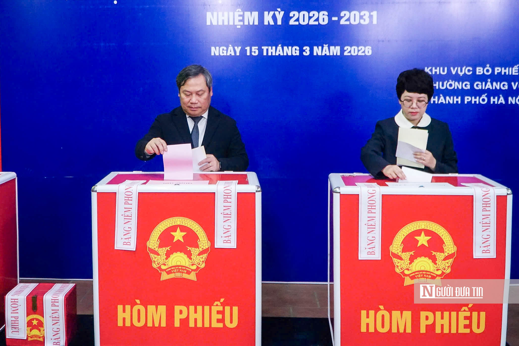 H&agrave; Nội: Cử tri h&acirc;n hoan trong ng&agrave;y hội non s&ocirc;ng - Ảnh 2.