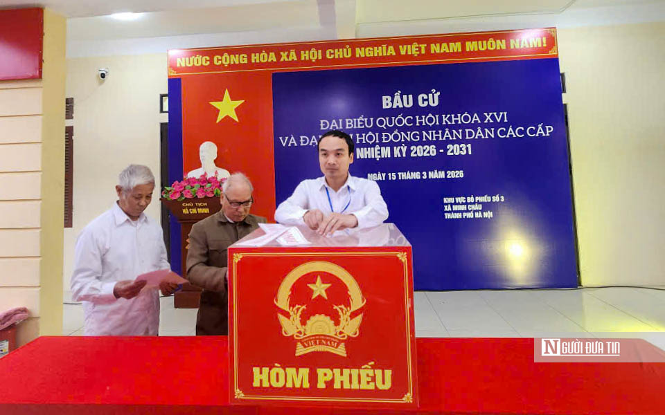 H&agrave; Nội: Cử tri h&acirc;n hoan trong ng&agrave;y hội non s&ocirc;ng - Ảnh 9.