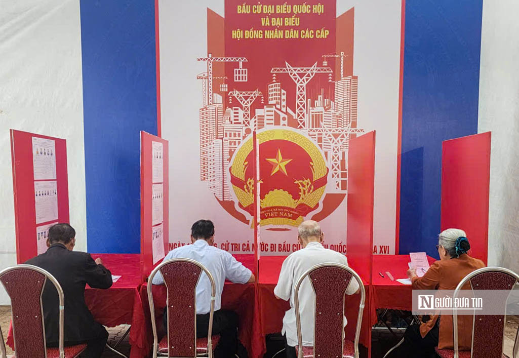 H&agrave; Nội: Cử tri h&acirc;n hoan trong ng&agrave;y hội non s&ocirc;ng - Ảnh 8.