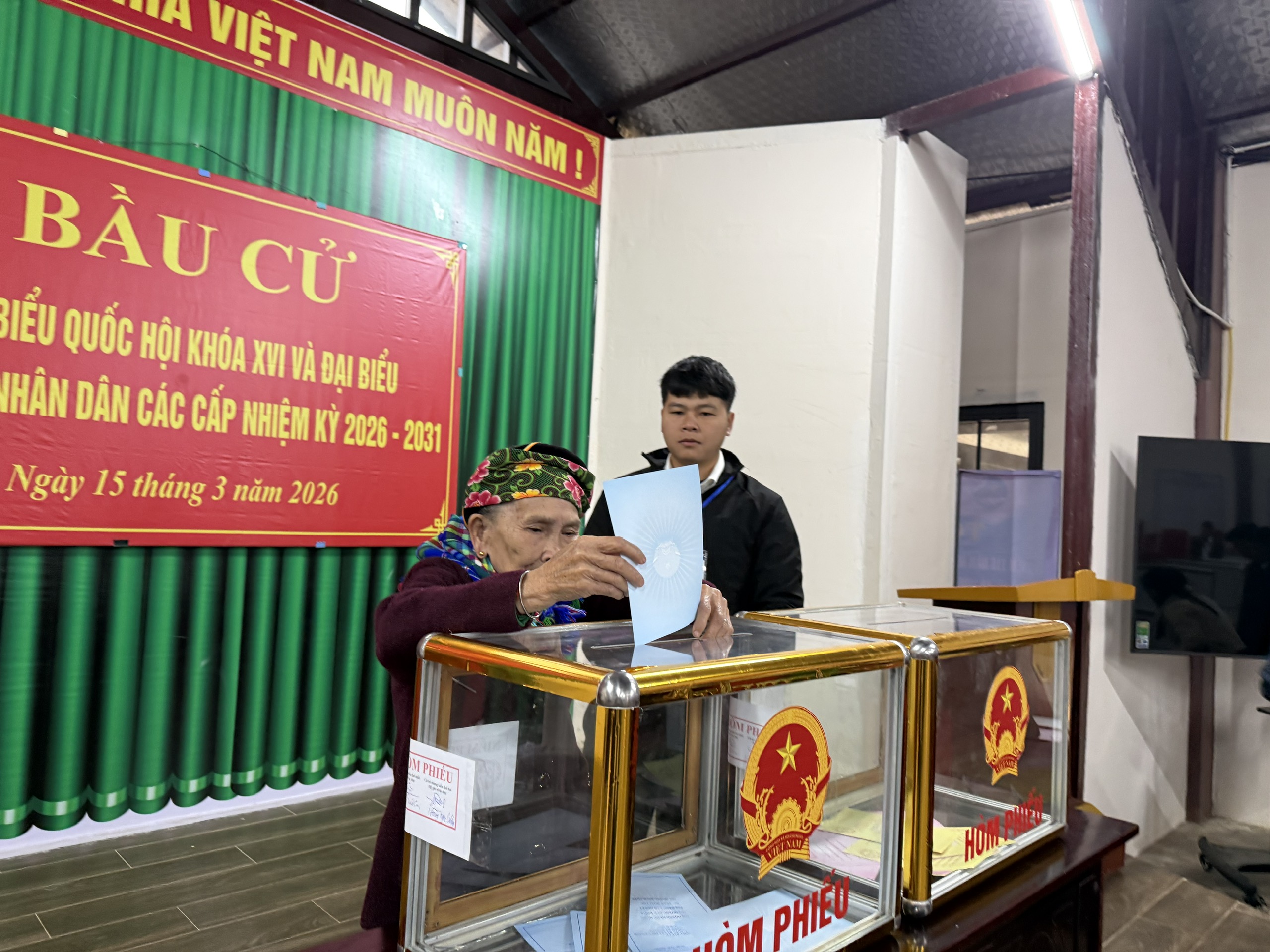 Cử tri Làng Nủ đi bầu cử với niềm tin mới - Ảnh 3.