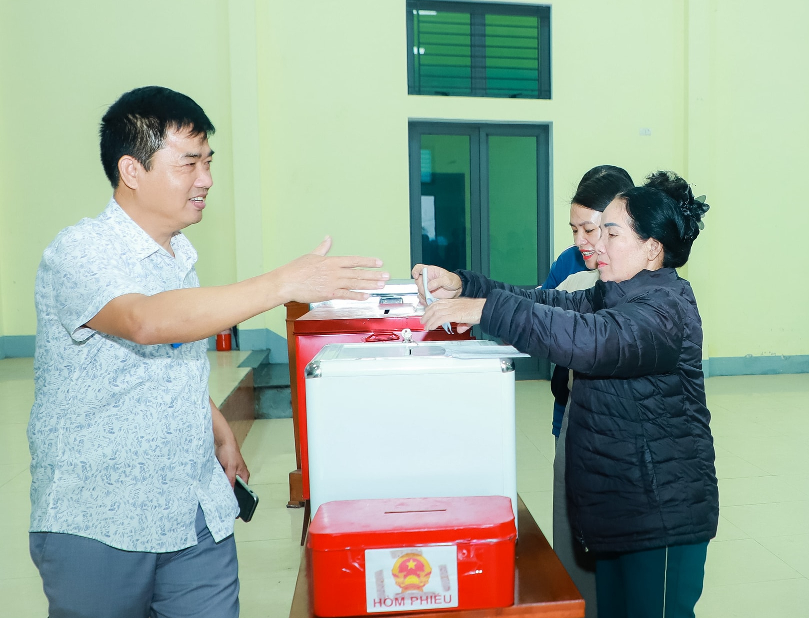 Người d&acirc;n qu&ecirc; hương B&aacute;c Hồ kỳ vọng đất nước bứt ph&aacute; sau ng&agrave;y hội bầu cử- Ảnh 3.