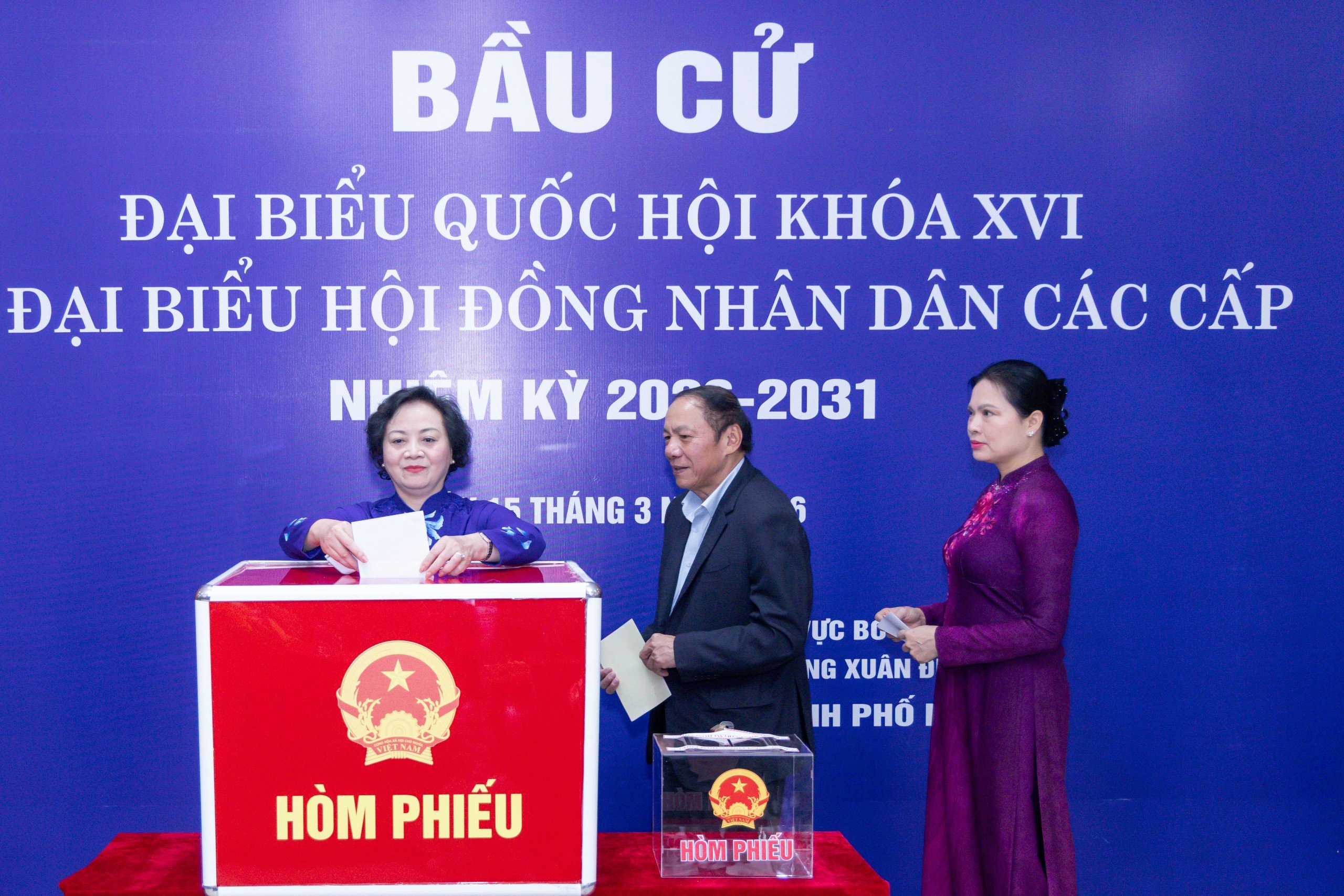 Có nơi đã hoàn thành 100% tỉ lệ cử tri đi bầu cử - Ảnh 3.