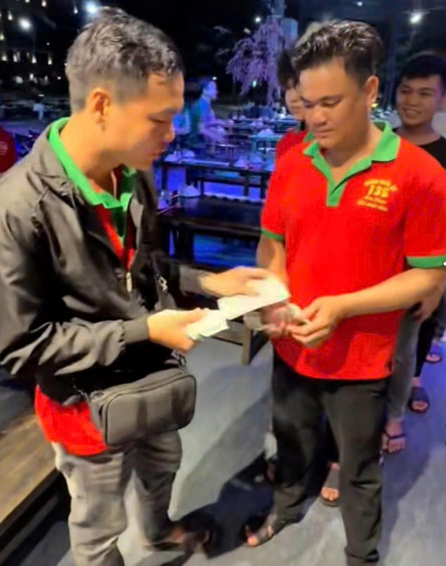 Trúng độc đắc 18 tỷ đồng, nam nhân viên quán Sườn Muối Ớt bất ngờ mua ô tô tặng em gái ông chủ - Ảnh 3.