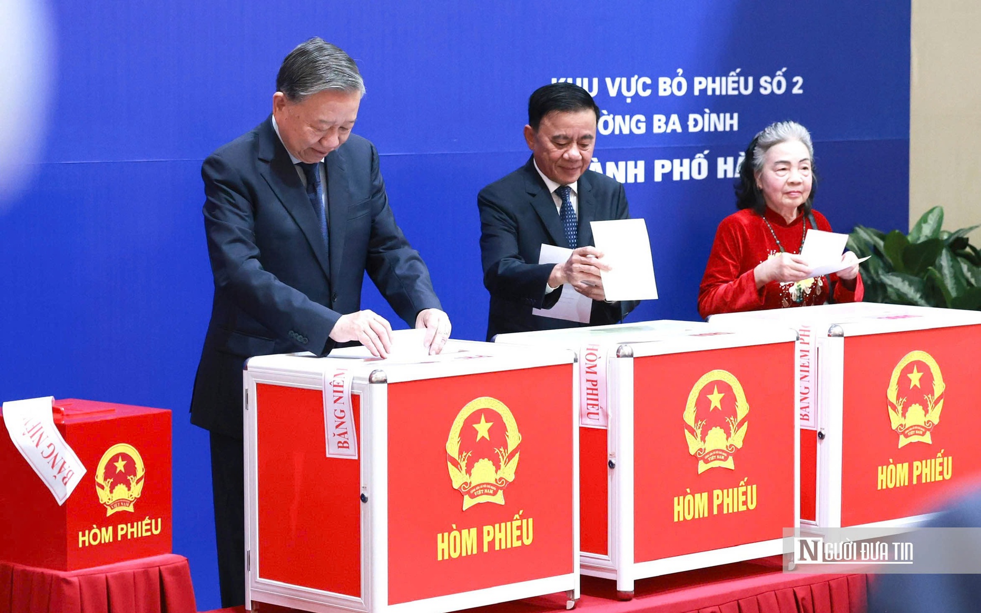 Tổng Bí thư Tô Lâm thực hiện quyền bầu cử trong ngày hội lớn của toàn dân