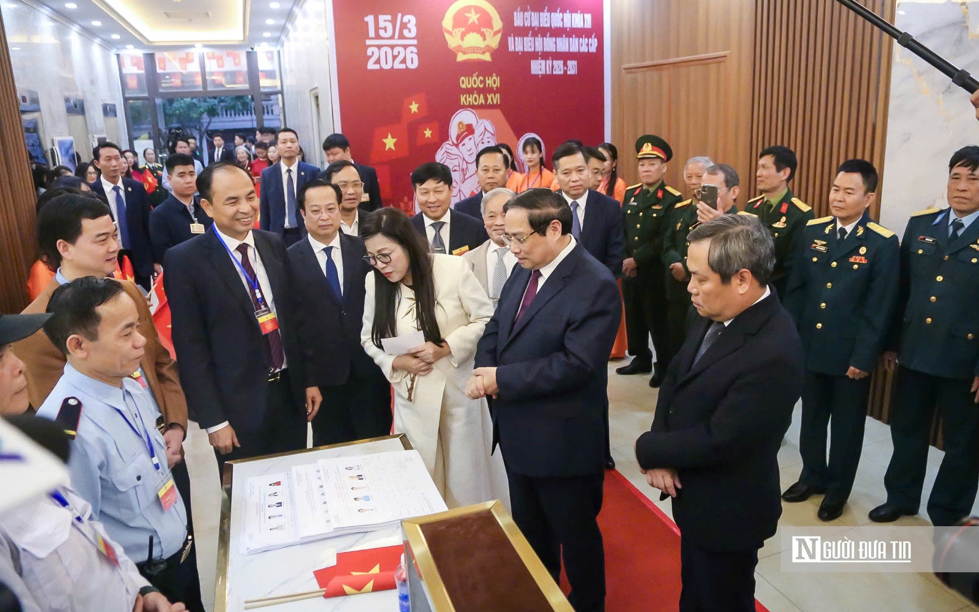 Thủ tướng Phạm Minh Chính và Phu nhân tham gia bỏ phiếu bầu cử tại Hà Nội