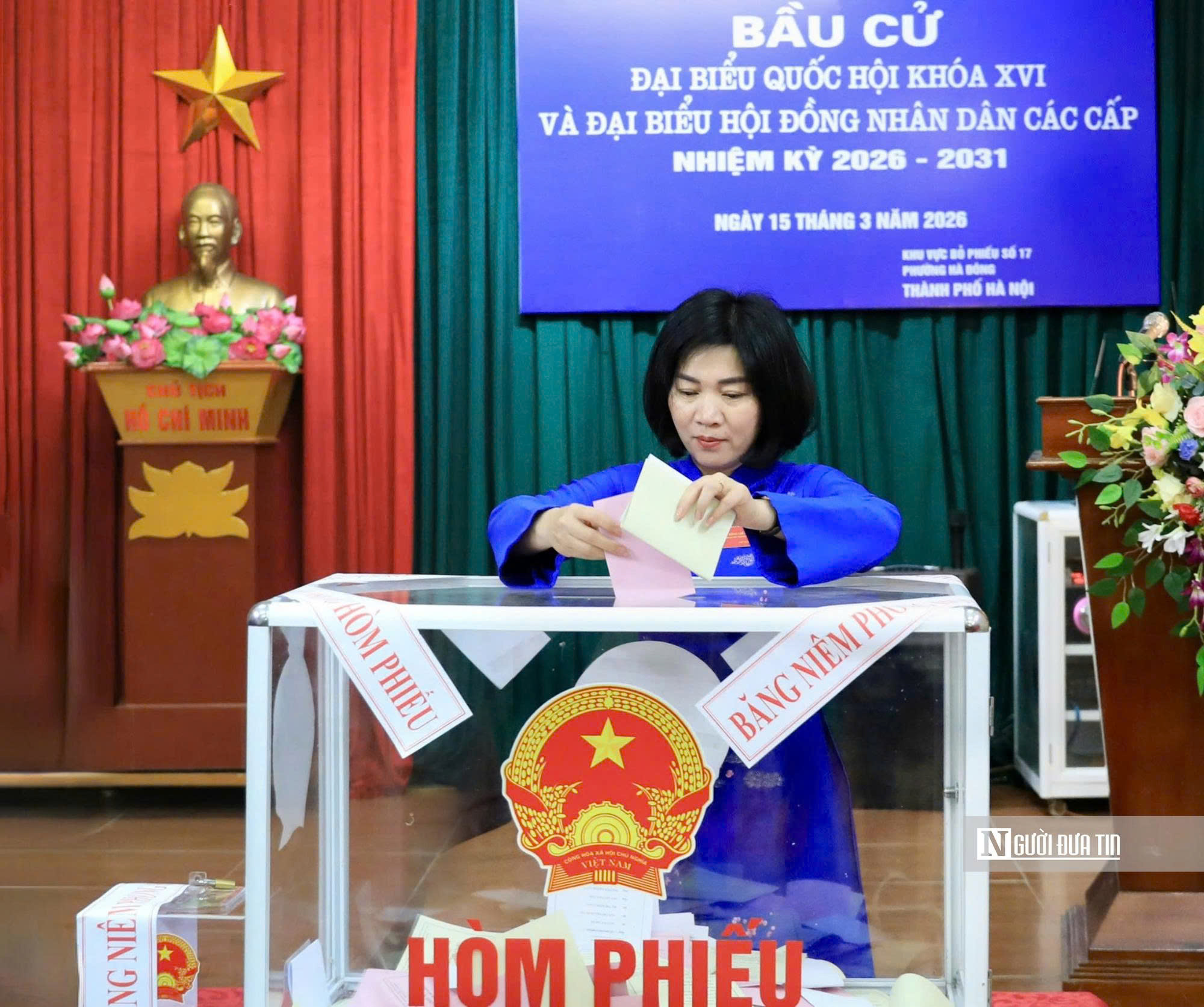 H&agrave; Nội: Cử tri h&acirc;n hoan trong ng&agrave;y hội non s&ocirc;ng - Ảnh 10.