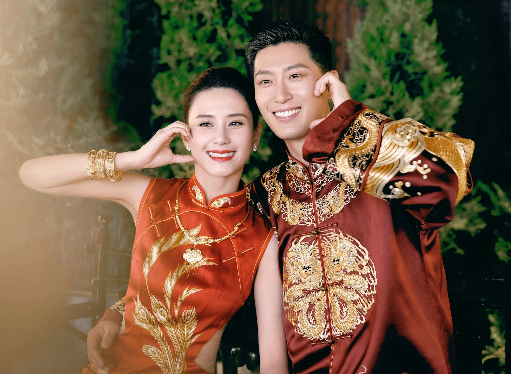 Sau loạt tin đồn ly hôn: Tài tử Đậu Kiêu lại tình tứ bên vợ là ái nữ tỷ phú - Ảnh 1.