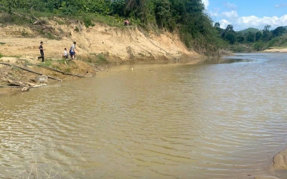 Đắk Lắk: Học sinh lớp 3 tử vong do đuối nước khi tắm sông cùng bạn