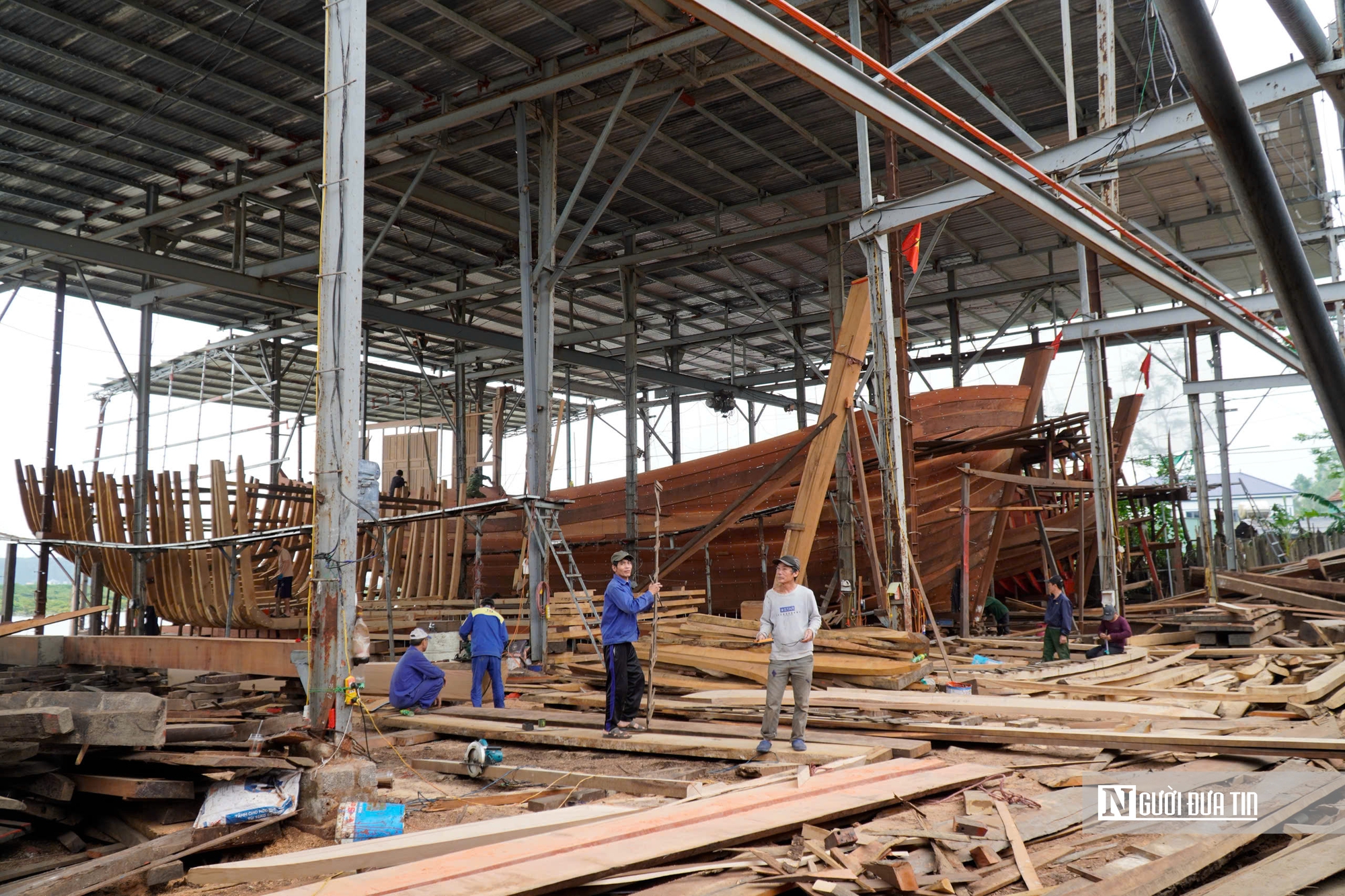 Những người giữ nghề đóng tàu 700 tuổi trước “sóng gió” của thị trường- Ảnh 1. Những người giữ nghề đóng tàu 700 tuổi trước “sóng gió” của thị trường- Ảnh 1.