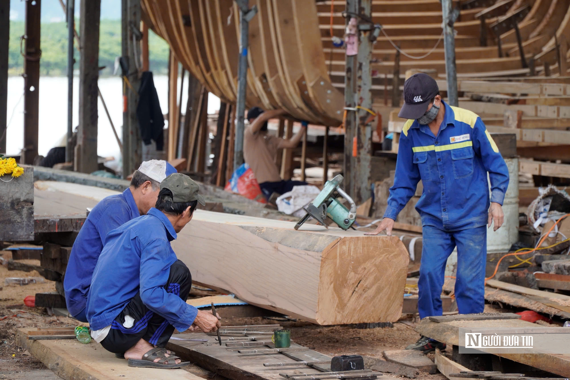 Những người giữ nghề đóng tàu 700 tuổi trước “sóng gió” của thị trường- Ảnh 2. Những người giữ nghề đóng tàu 700 tuổi trước “sóng gió” của thị trường- Ảnh 2.