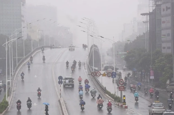 Dự báo thời tiết 17/3: Miền Bắc mưa rào kèm sương mù bao phủ, miền Nam nắng nóng trên diện rộng - Ảnh 1.