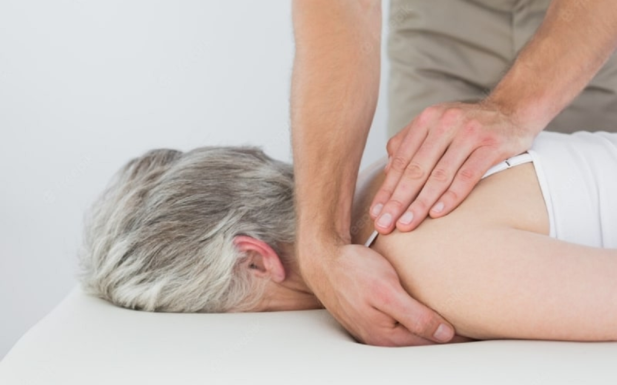 Sở Y tế H&agrave; Nội khen thưởng đột xuất b&aacute;c sĩ cứu người giữa đường - Ảnh 2.