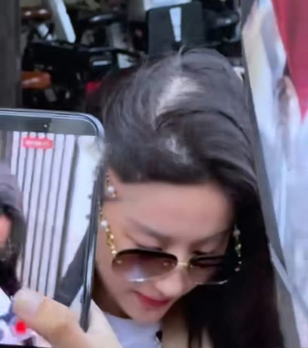 "Thần ti&ecirc;n tỷ tỷ": Chi 3,8 tỷ đồng mỗi năm để che giấu b&iacute; mật lớn nhất cuộc đời - Ảnh 1.