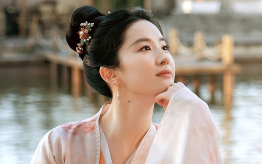 Lưu Diệc Phi chi hàng tỷ đồng mỗi năm chăm sóc tóc, bí mật mái tóc thưa gây sốc