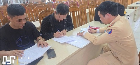 Đ&atilde; x&aacute;c định được l&aacute;i xe đ&acirc;m g&atilde;y ch&acirc;n cụ b&agrave; rồi tăng ga bỏ chạy tr&ecirc;n đường Hồ Sen  - Ảnh 1.