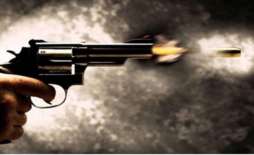 Nổ súng trong khách sạn, 3 người tháo chạy, phát hiện số tiền lớn và tang vật nghi ma túy- Ảnh 1.