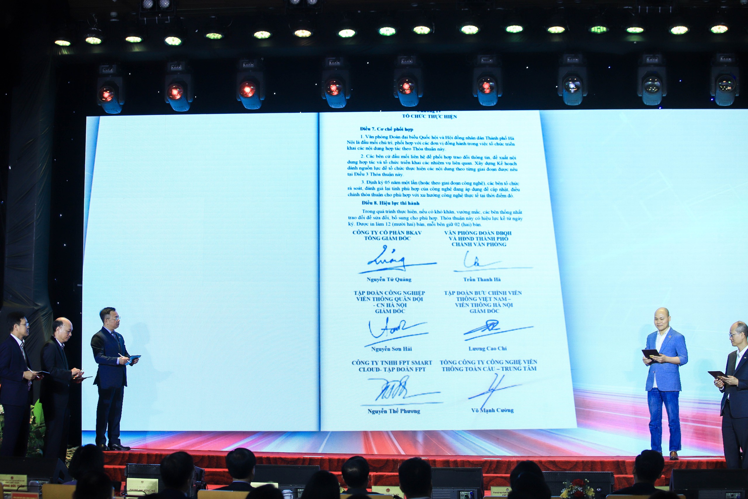 Bí thư Hà Nội bấm nút khai trương “Nền tảng điều hành tập trung của Đoàn ĐBQH và HĐND 2 cấp Tp.Hà Nội”- Ảnh 4.