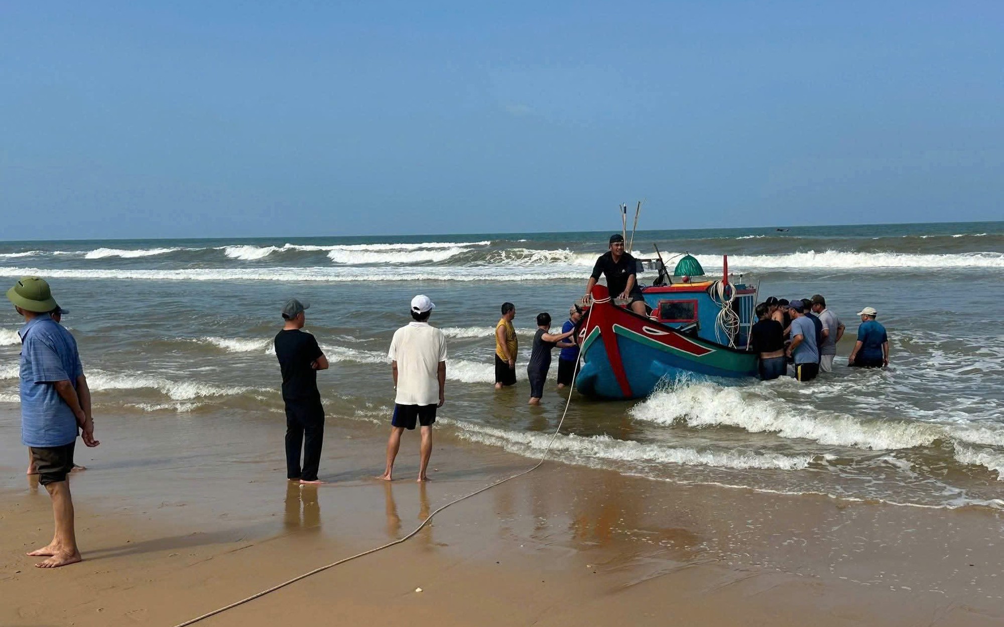 Cửa Lạch Sông Dinh Bị Bồi Lấp, Ngư Dân Nam Trạch Không Thể Ra Khơi Mùa Cá Mực