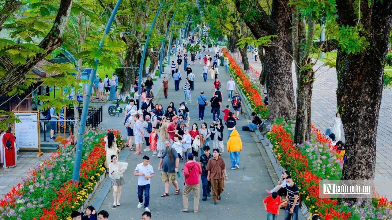 Huế cần l&agrave;m g&igrave; để k&eacute;o d&agrave;i thời gian lưu tr&uacute; của du kh&aacute;ch th&ocirc;ng qua c&aacute;c hoạt động kinh tế đ&ecirc;m?- Ảnh 1.