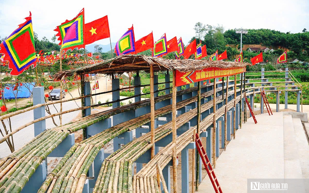 Sân vận động tre 2.000 chỗ ngồi: 'Khán đài cảm xúc' giữa mùa hoa gạo Nghệ An