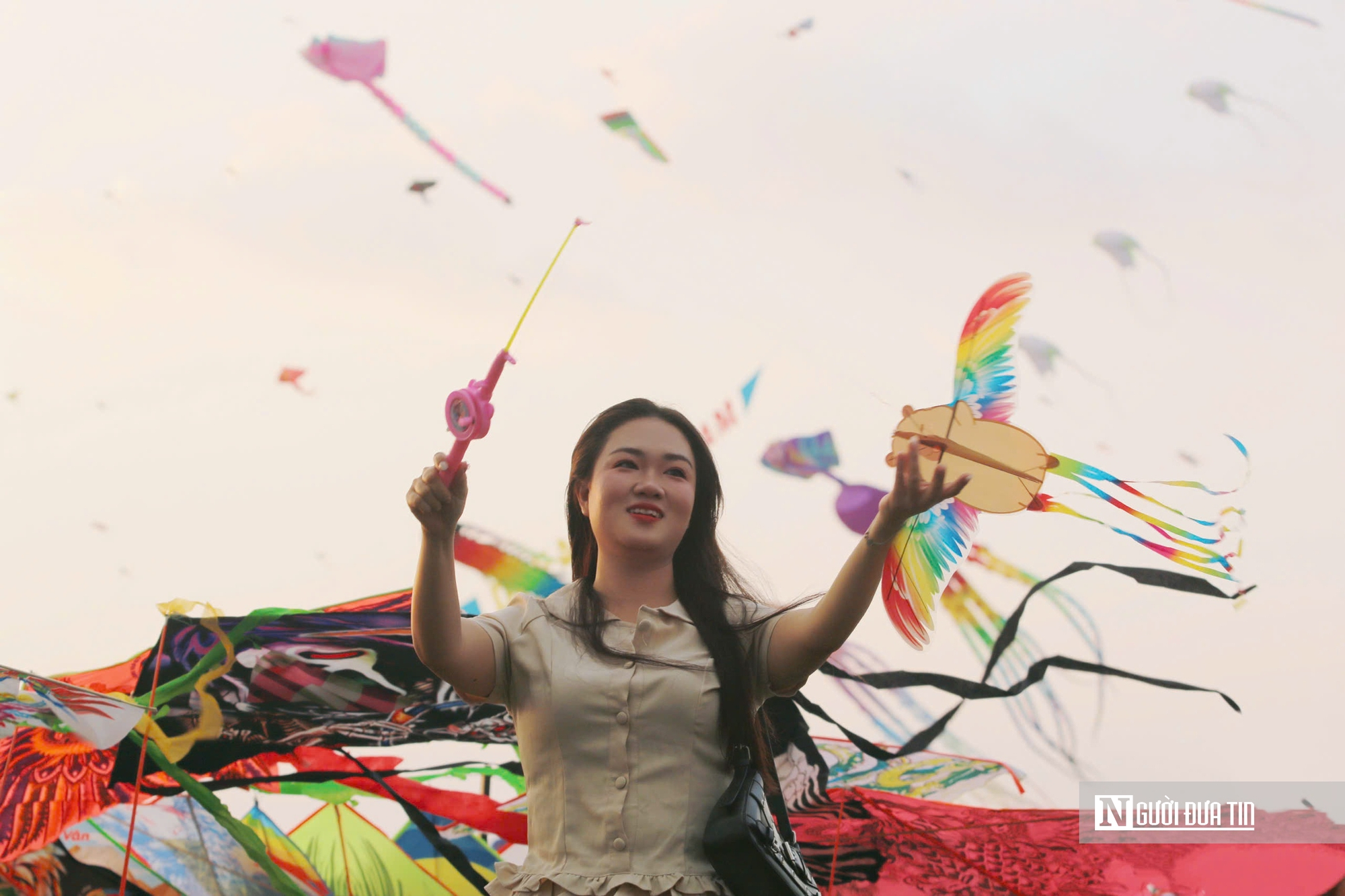 &ldquo;Biển diều&rdquo; khổng lồ phủ k&iacute;n đồng diều H&oacute;c M&ocirc;n, người d&acirc;n đổ về đ&ocirc;ng nghịt mỗi ng&agrave;y- Ảnh 21.