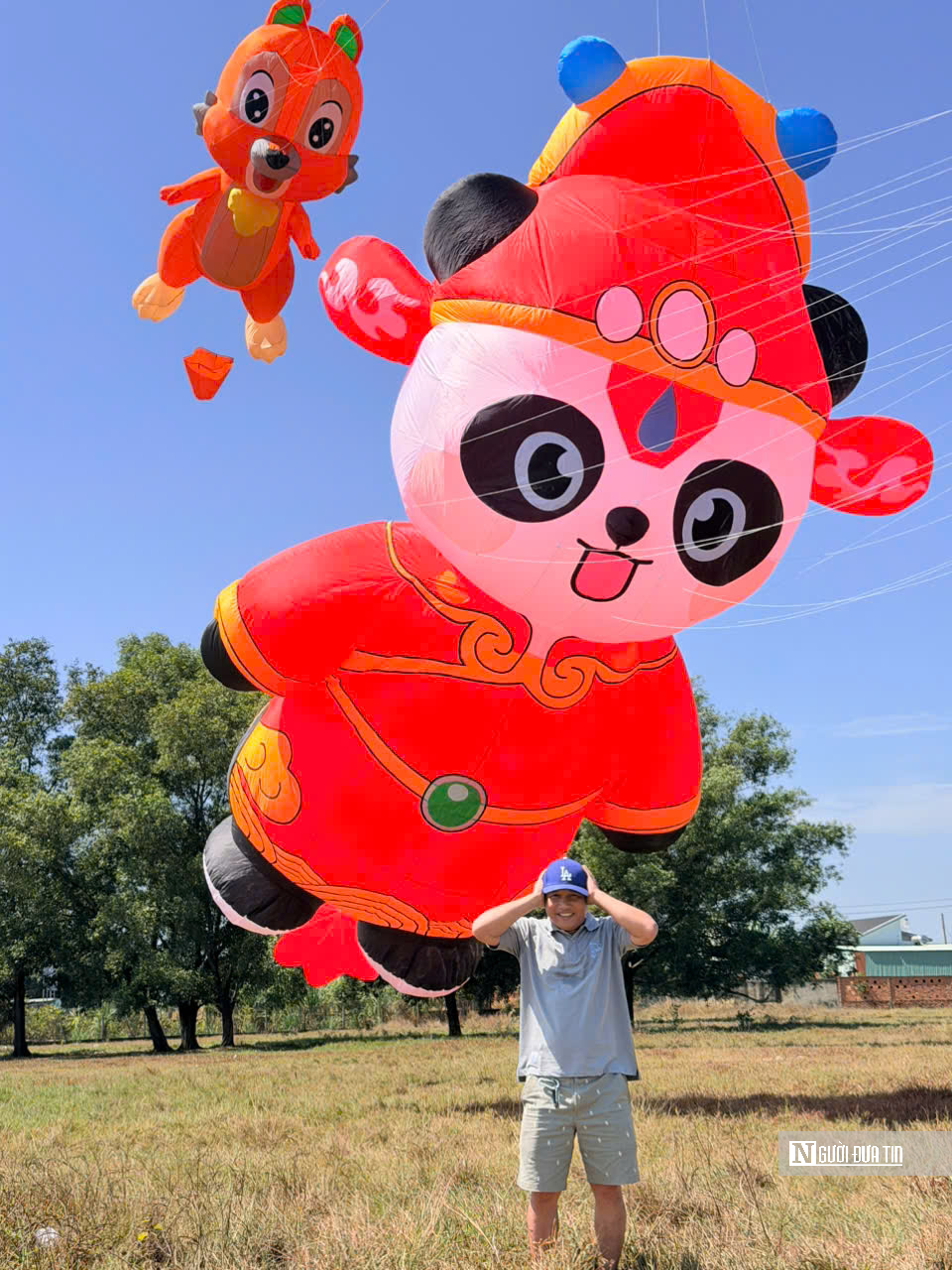 &ldquo;Biển diều&rdquo; khổng lồ phủ k&iacute;n đồng diều H&oacute;c M&ocirc;n, người d&acirc;n đổ về đ&ocirc;ng nghịt mỗi ng&agrave;y- Ảnh 10.