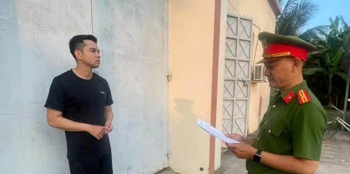 Bắt đối tượng chém người rồi vào bệnh viện tâm thần làm thủ tục nhập viện - Ảnh 1.