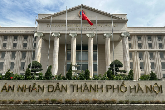 "Nữ qu&aacute;i" giăng bẫy nh&agrave; đầu tư, chiếm đoạt tiền rồi &ldquo;n&eacute;m&rdquo; v&agrave;o cờ bạc online 21 tỷ đồng- Ảnh 1.