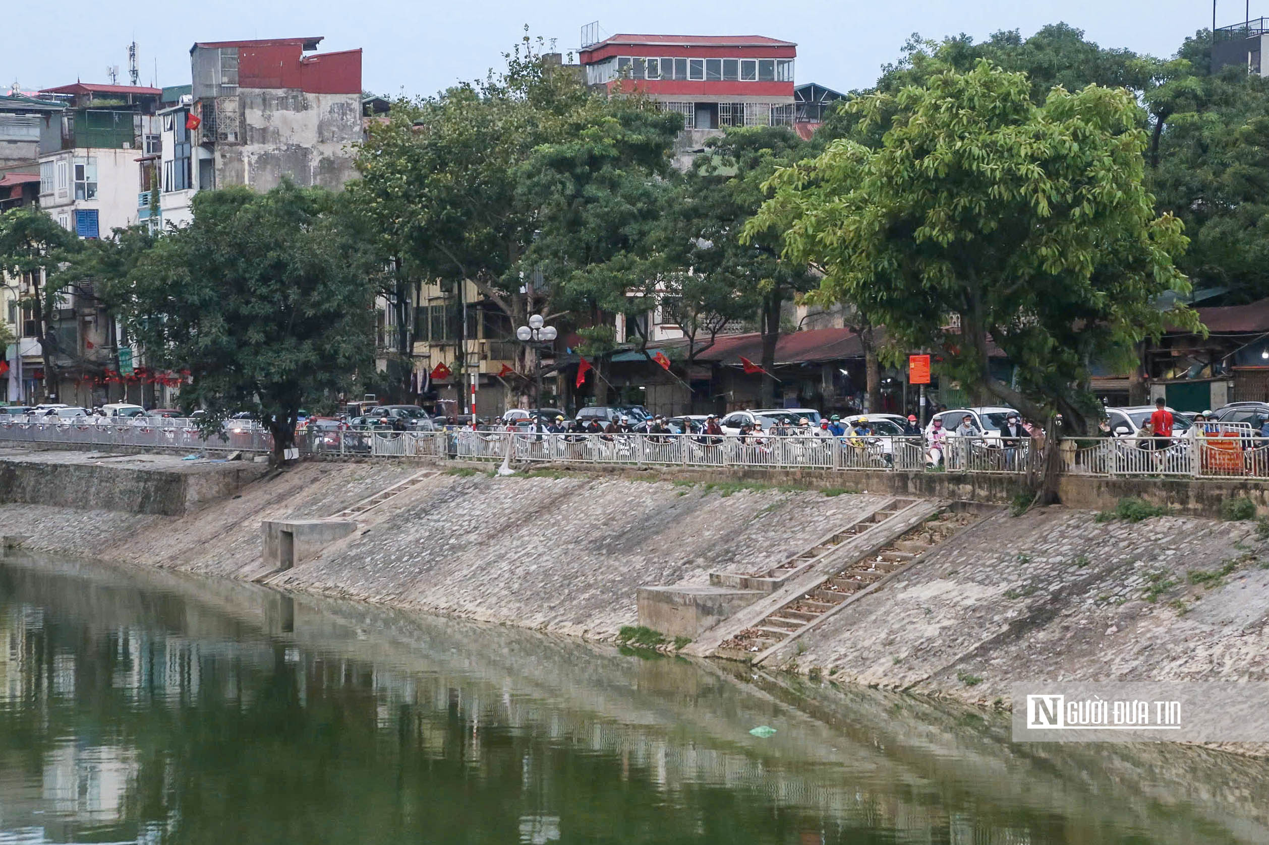 H&agrave; Nội: Giao th&ocirc;ng tr&ecirc;n đường Nguyễn Tr&atilde;i ra sao sau khi xuất hiện th&ecirc;m "l&ocirc; cốt" giữa đường? - Ảnh 10.