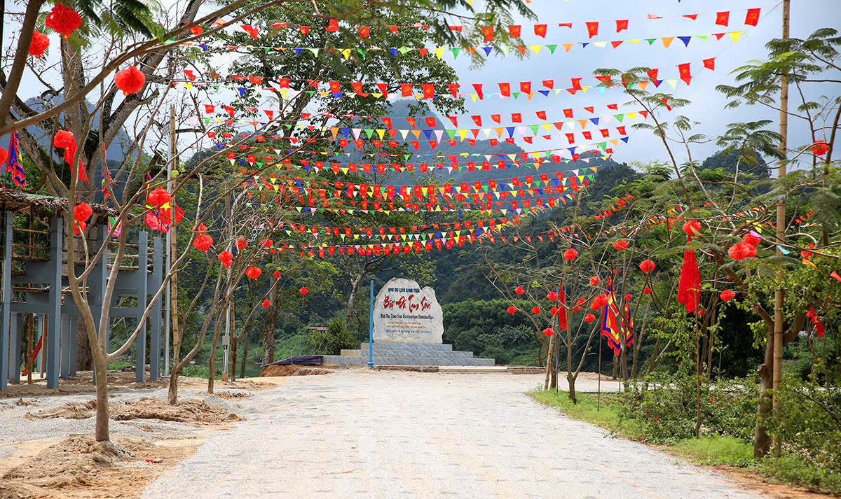 Không chỉ là sân tre: cách một làng quê Nghệ An “đốt lửa” lễ hội Hoa Gạo- Ảnh 8.