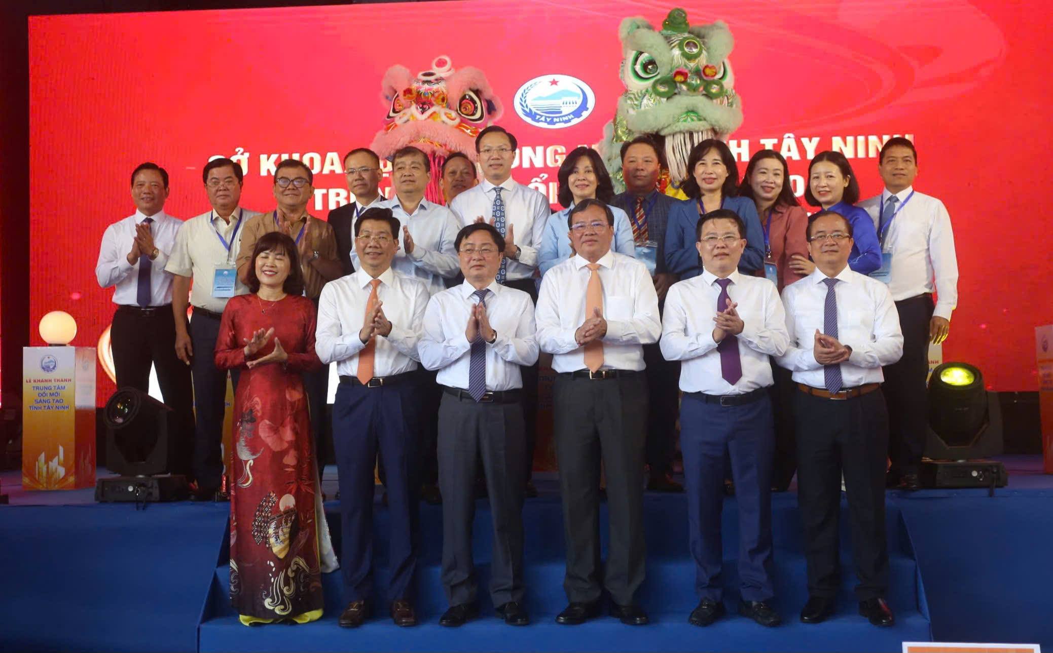 Tây Ninh khánh thành Trung tâm Đổi mới sáng tạo, kích hoạt hệ sinh thái công nghệ - Ảnh 2.