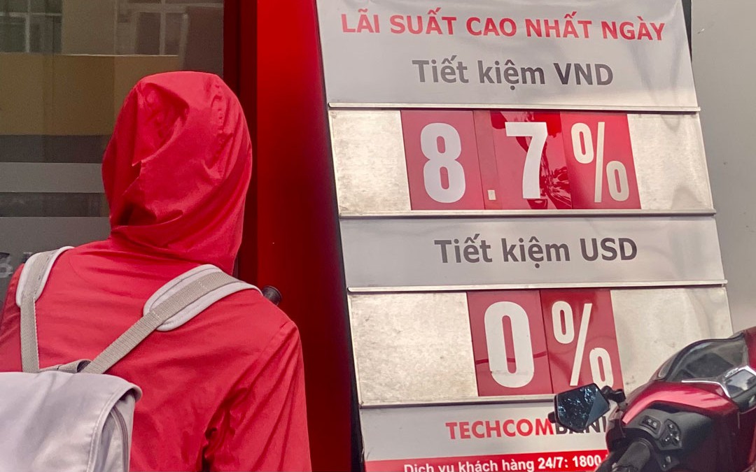 Gi&aacute; v&agrave;ng chiều nay (18/3): Chốt ng&agrave;y, v&agrave;ng trong nước bất động, người d&acirc;n lại xếp h&agrave;ng chờ mua v&agrave;o- Ảnh 1.