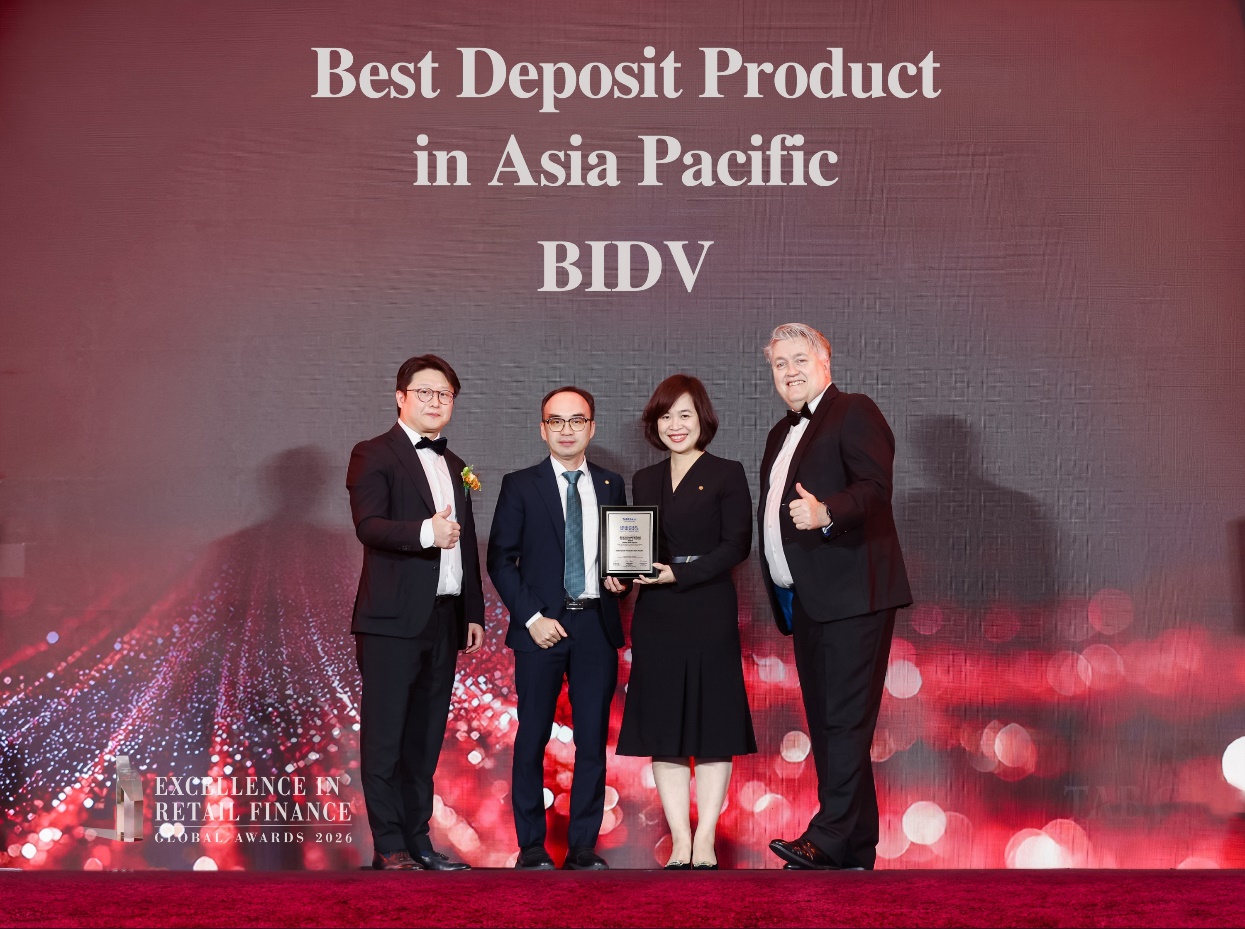 BIDV viết tiếp thập kỷ dẫn đầu với c&uacute; đ&uacute;p giải thưởng Ng&acirc;n h&agrave;ng B&aacute;n lẻ tốt nhất Việt Nam Tiền gửi tốt nhất Ch&acirc;u &Aacute; - Ảnh 2.