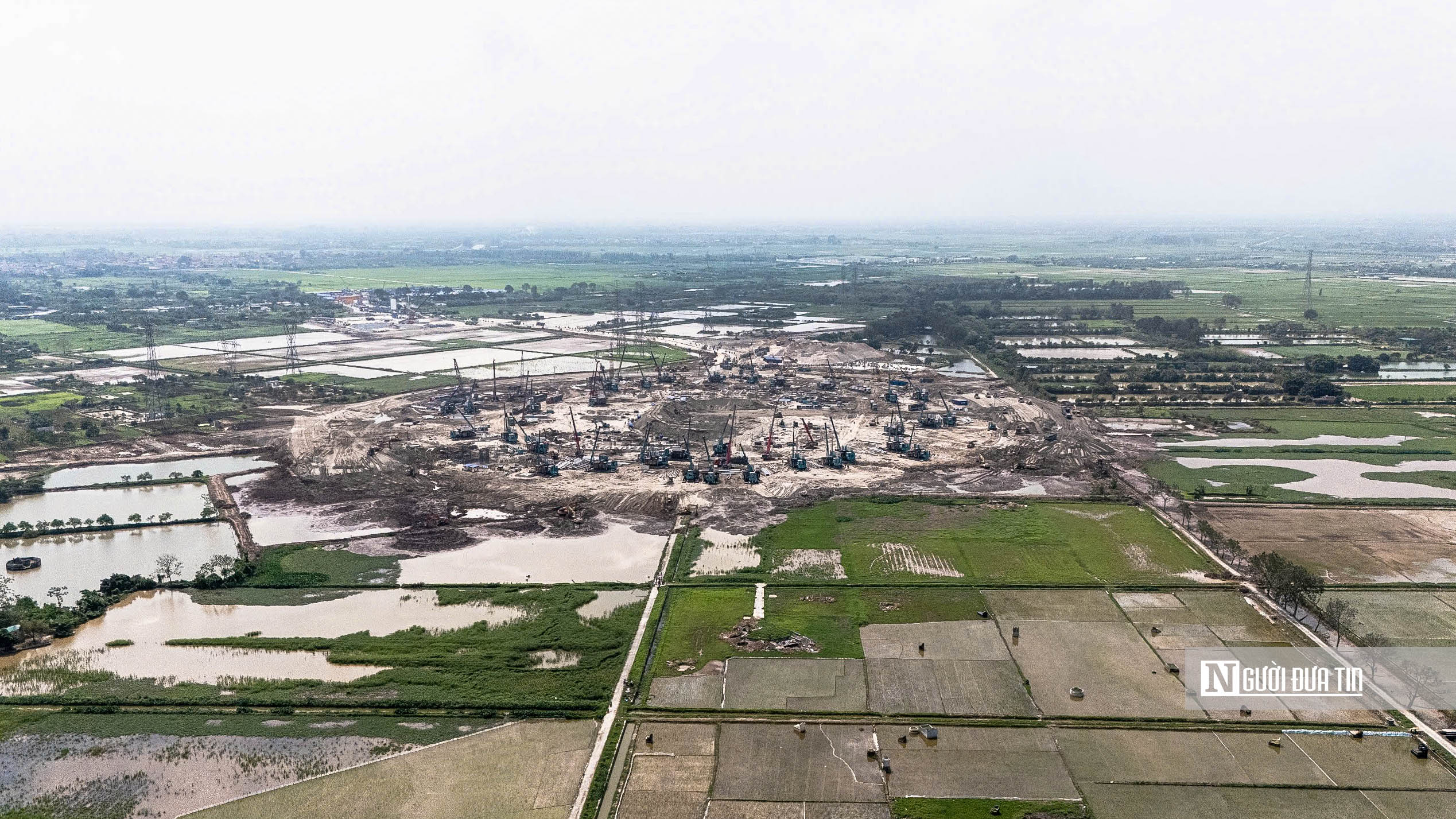 Đại c&ocirc;ng trường thi c&ocirc;ng s&acirc;n vận động lớn nhất thế giới ở H&agrave; Nội - Ảnh 1.