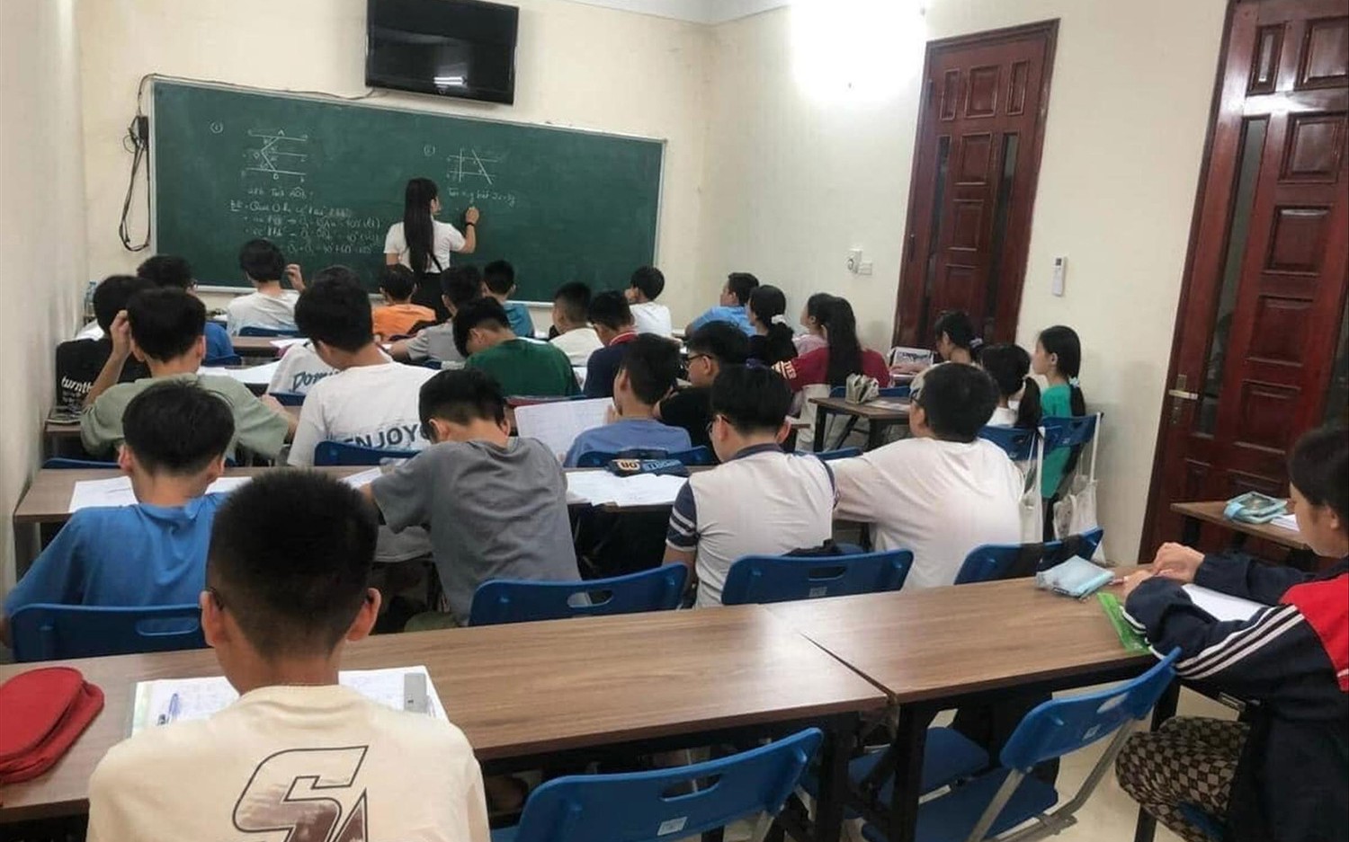 Giáo viên vùng cao Nghệ An: Khoảng cách học thêm giữa miền núi và miền xuôi