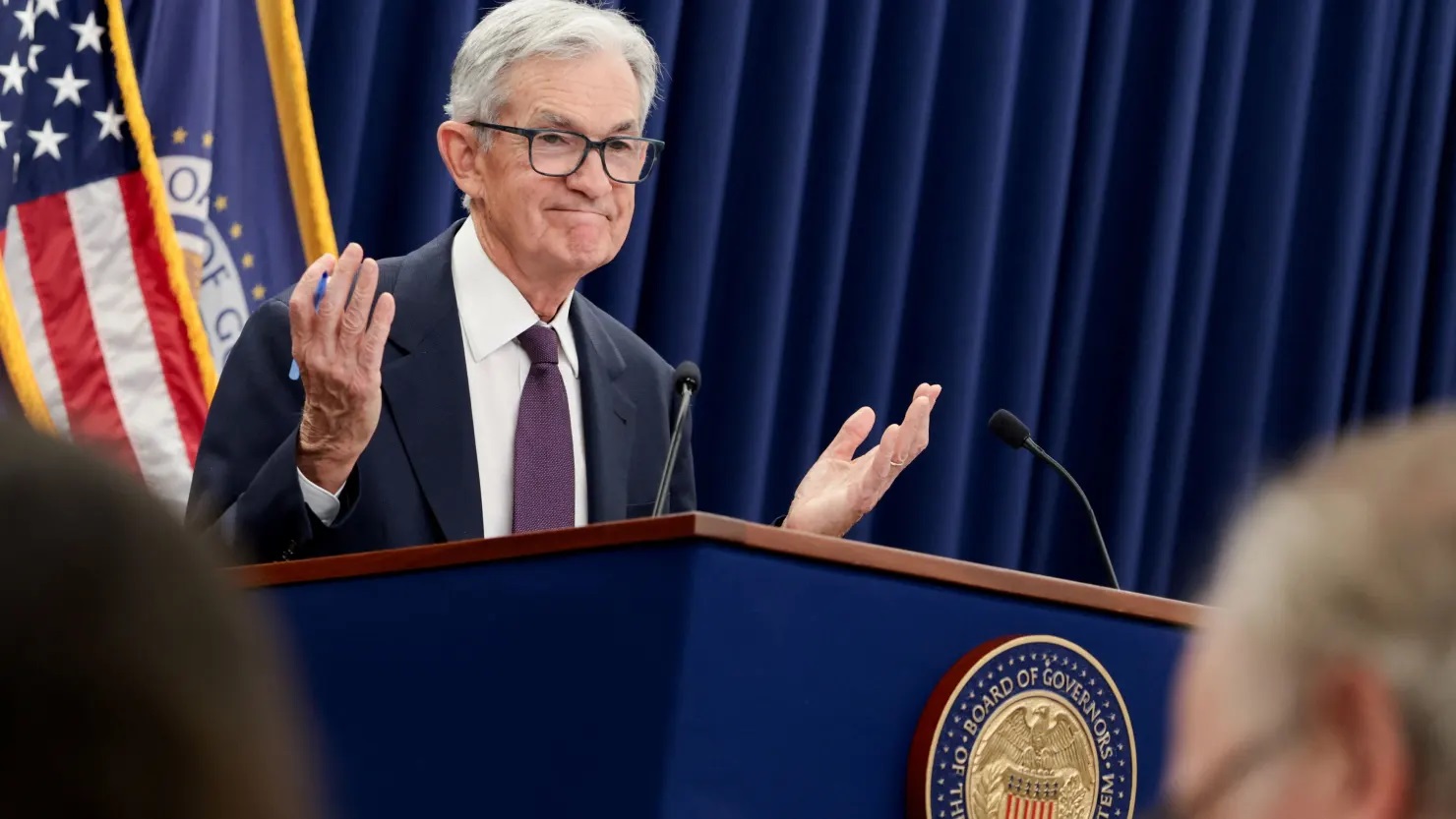 Fed vẫn kỳ vọng cắt giảm lãi suất một lần trong năm nay bất chấp giá dầu tăng mạnh - Ảnh 1.