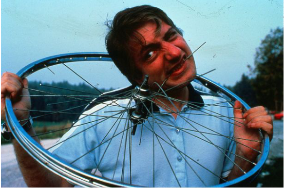 Người đàn ông “ăn cả thế giới”: Kỷ lục Guinness kỳ lạ đến mức không ai dám thử - Ảnh 1.