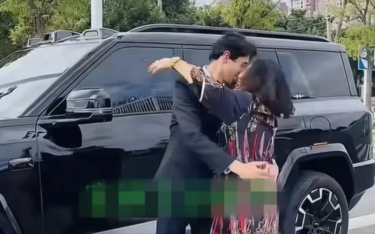 Cặp đôi chênh lệch tuổi tác 26-50 tuổi: Tình yêu vượt qua định kiến xã hội