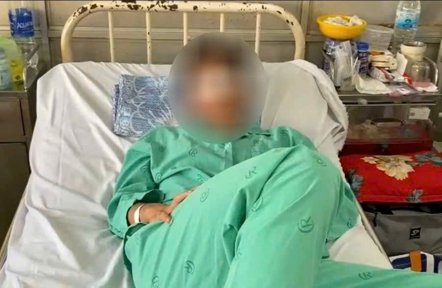 Công an khẩn trương điều tra vụ nam sinh lớp 11 bị đánh hội đồng chấn thương gãy mũi- Ảnh 2.