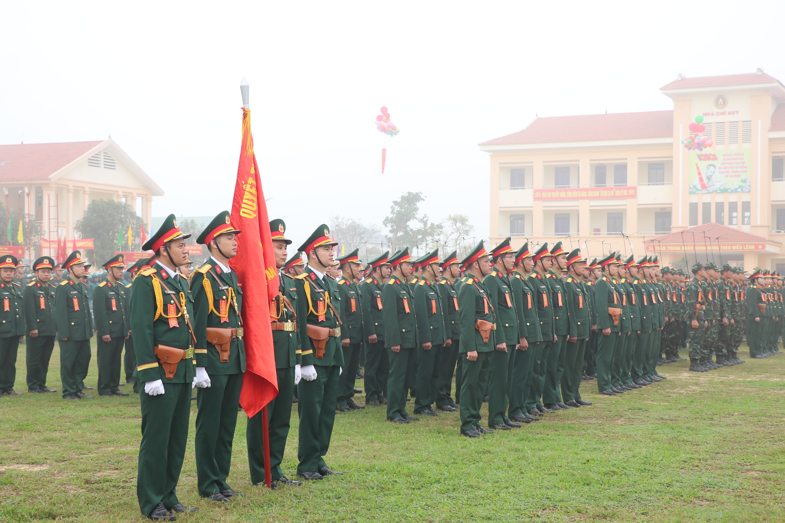 M&atilde;n nh&atilde;n m&agrave;n ph&ocirc; diễn sức mạnh của lực lượng vũ trang Nghệ An- Ảnh 2.
