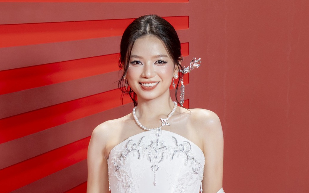Lê Hạ Anh: Từ diễn viên bình bình đến 'ngọc nữ' Vbiz sau 10 năm nỗ lực