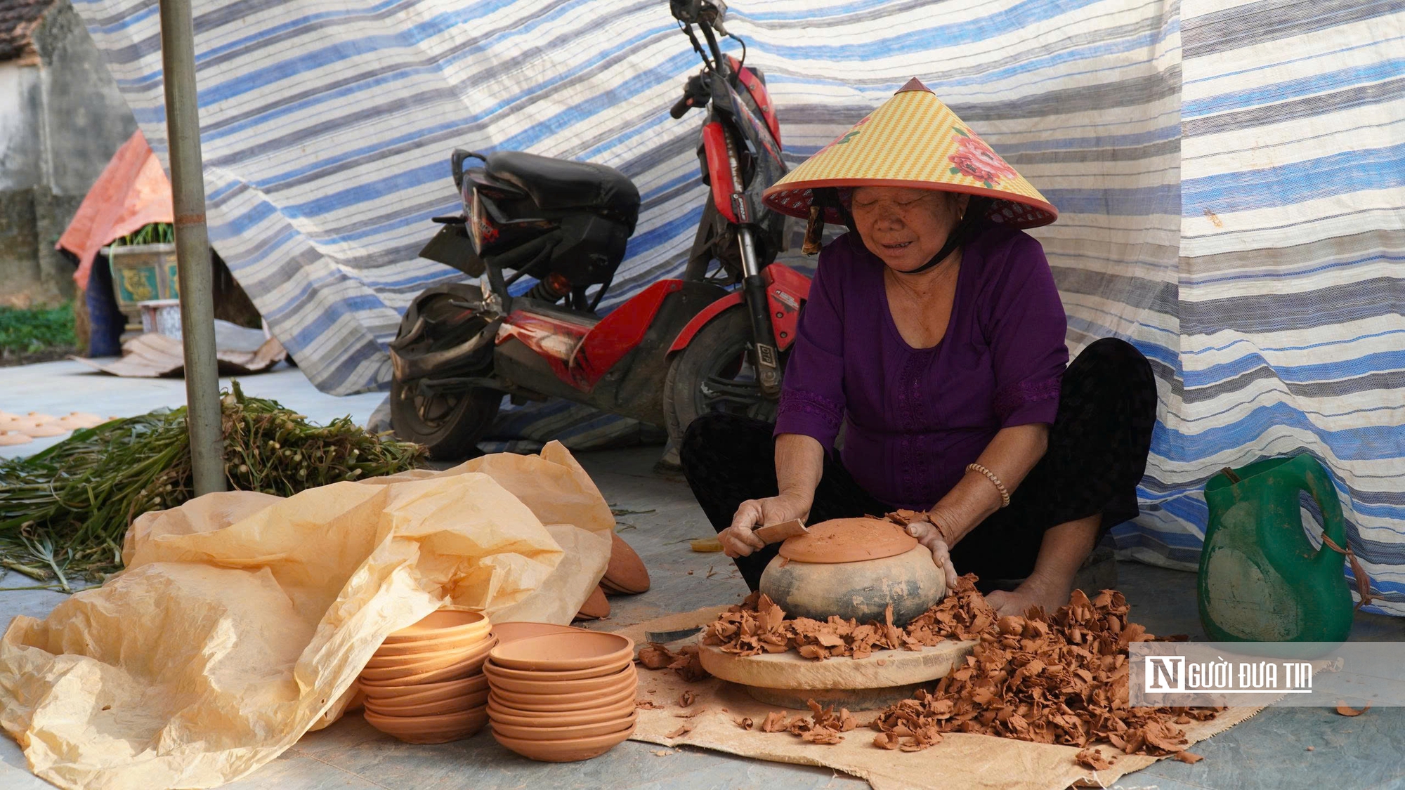 “Giữ lửa” làng nghề nồi đất trăm năm của xứ Nghệ - Ảnh 2.