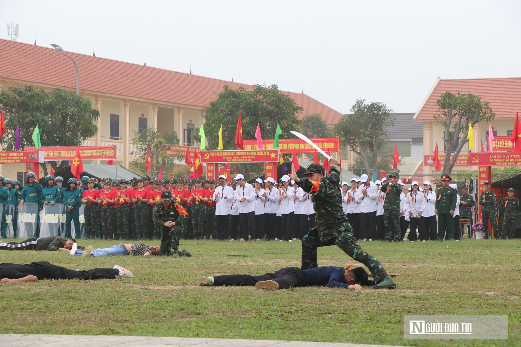 M&atilde;n nh&atilde;n m&agrave;n ph&ocirc; diễn sức mạnh của lực lượng vũ trang Nghệ An- Ảnh 9.