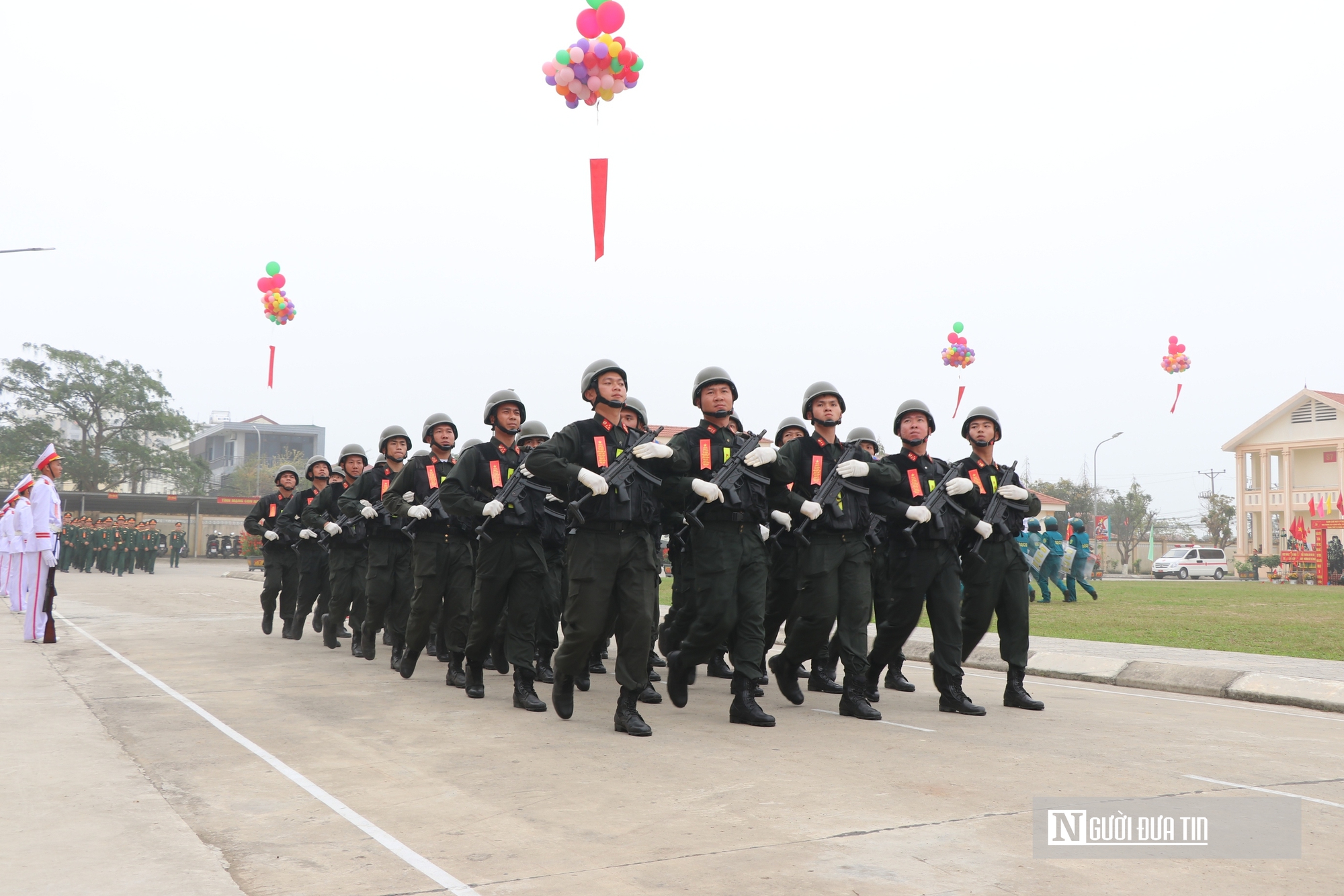 M&atilde;n nh&atilde;n m&agrave;n ph&ocirc; diễn sức mạnh của lực lượng vũ trang Nghệ An- Ảnh 6.