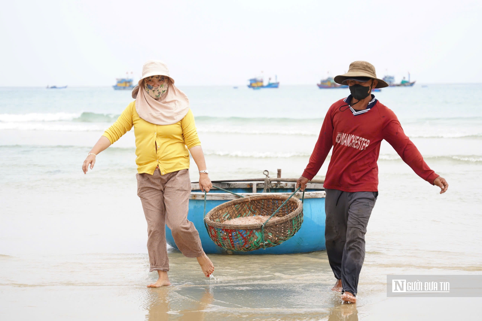 Mùa ruốc bội thu, bãi ngang Quảng Ngãi rộn ràng sau Tết- Ảnh 7. Mùa ruốc bội thu, bãi ngang Quảng Ngãi rộn ràng sau Tết- Ảnh 7.