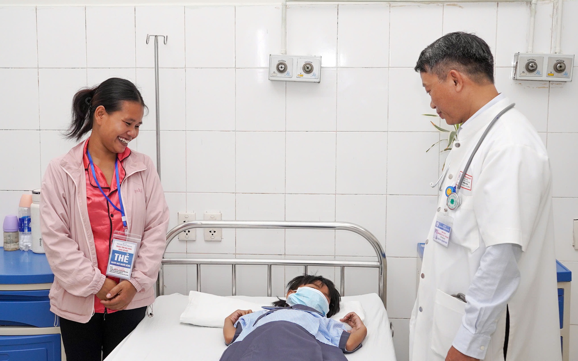 Cuộc Chạy Đua 24 Giờ Vàng Cứu Sống Bé Gái 7 Tuổi Bị Rắn Cạp Nia Cắn