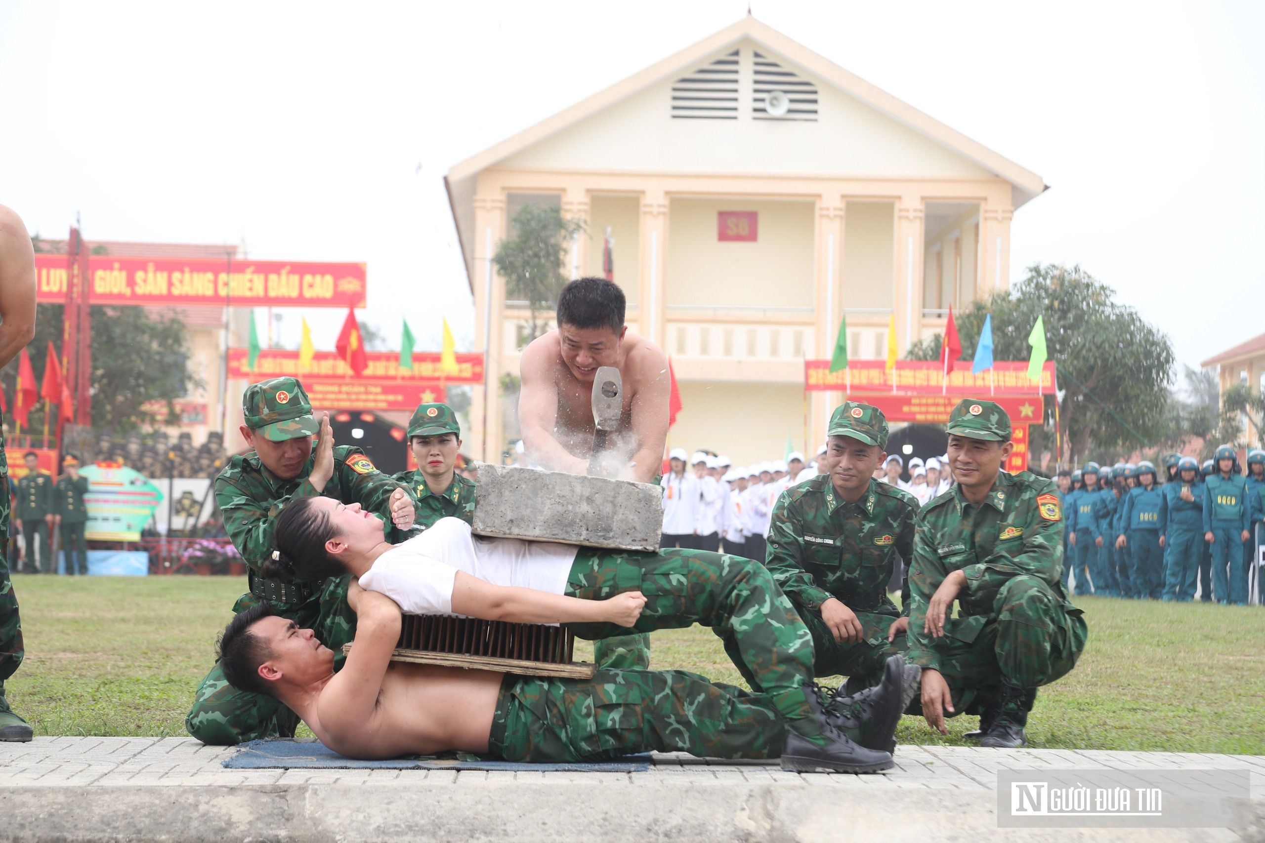 M&atilde;n nh&atilde;n m&agrave;n ph&ocirc; diễn sức mạnh của lực lượng vũ trang Nghệ An- Ảnh 12.